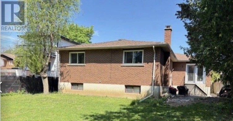 70 Hunt ( Main Floor Avenue, Richmond Hill, ON, L4C 4G9 - 9