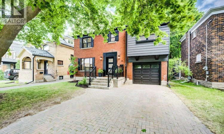 34 Moore Avenue N