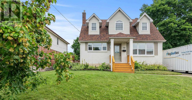 701 Cole Avenue, Ottawa, ON, K2A 2B8