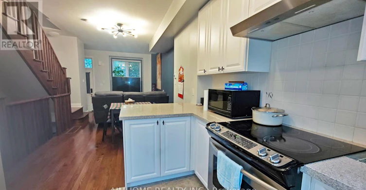 40 Raffeix Lane, Toronto, ON, M5A 0G5 - 2