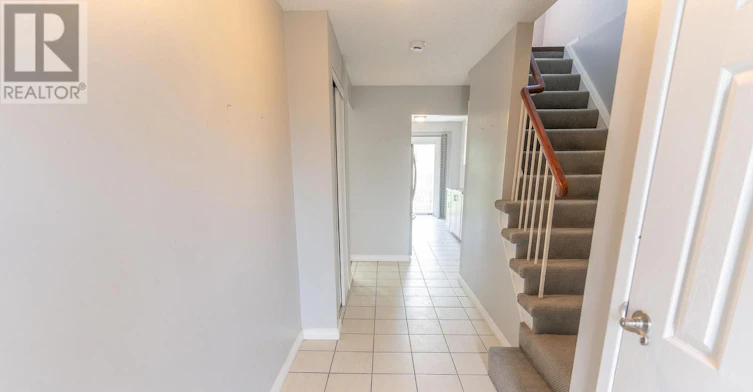 694 Carrying Place, Mississauga, ON, L5C 3W6 - 2