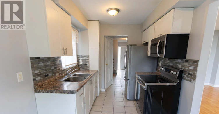 694 Carrying Place, Mississauga, ON, L5C 3W6 - 3