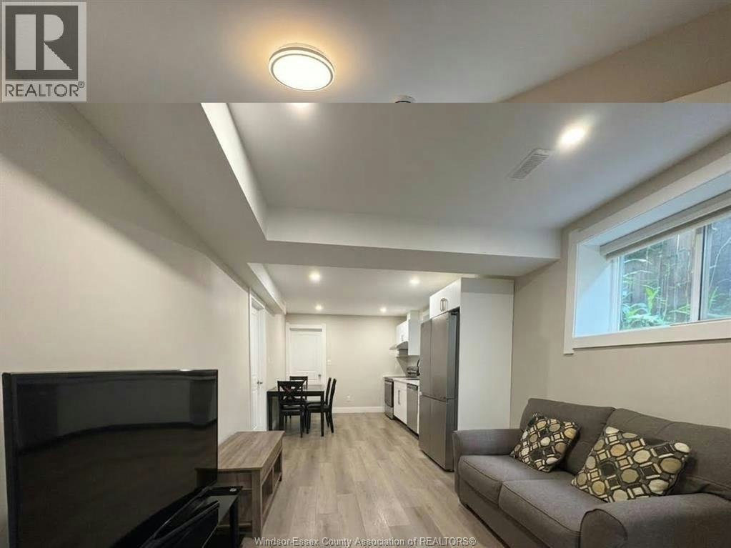 Back Room 1-917 Mckay Avenue, Windsor, ON, N9B 2A4 - 5
