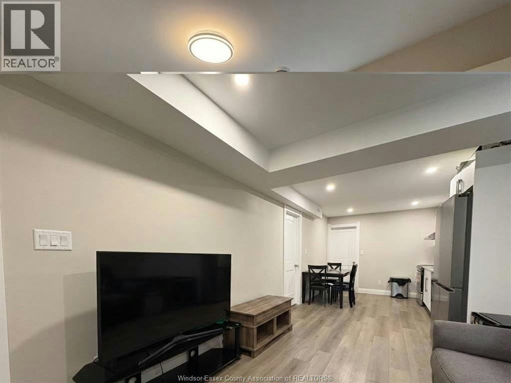 Back Room 1-917 Mckay Avenue, Windsor, ON, N9B 2A4 - 6