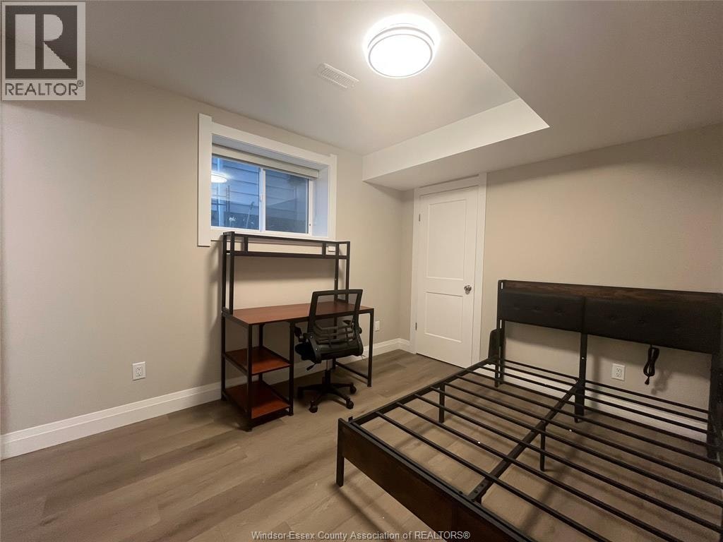 Back Room 1-5-917 Mckay Avenue, Windsor, ON, N9B 2A4 - 12
