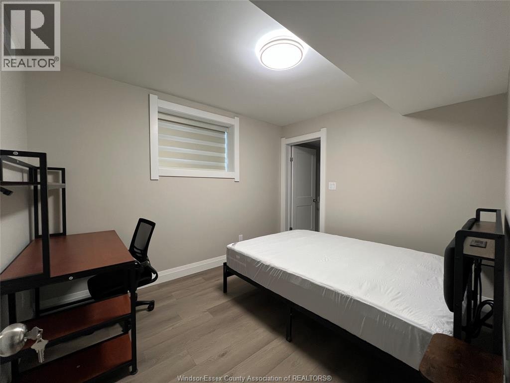 Back Room 1-5-917 Mckay Avenue, Windsor, ON, N9B 2A4 - 7