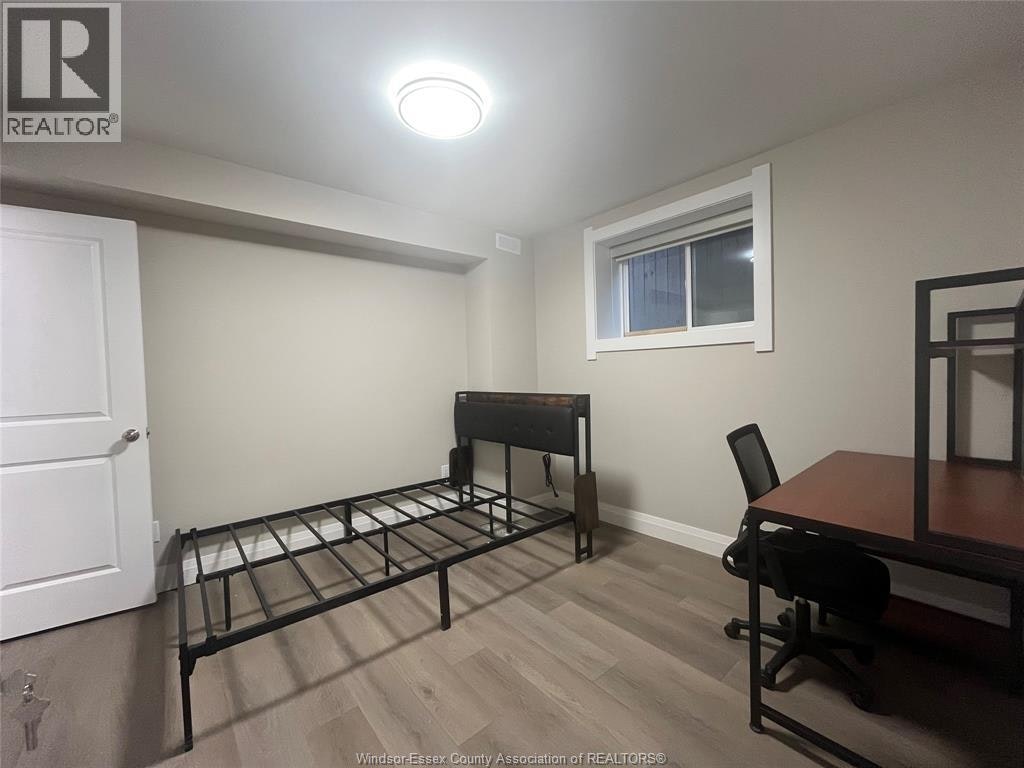 Back Room 1-5-917 Mckay Avenue, Windsor, ON, N9B 2A4 - 17