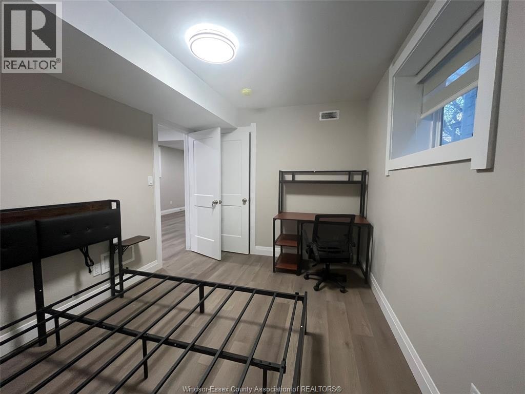 Back Room 1-5-917 Mckay Avenue, Windsor, ON, N9B 2A4 - 14