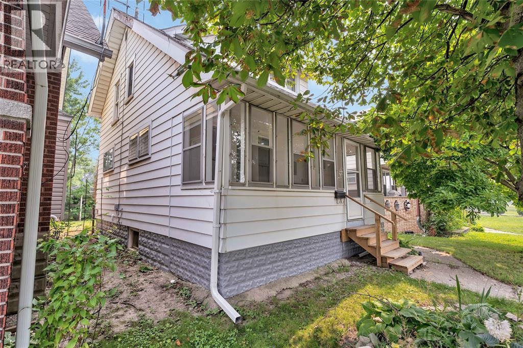 1245 Giles Boulevard East, Windsor, ON, N9A 4G7 - 2
