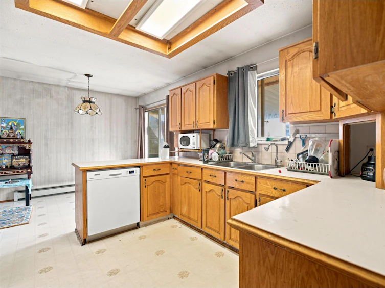 12191 101a Avenue, Surrey, BC, V3V 2Z9 - 7