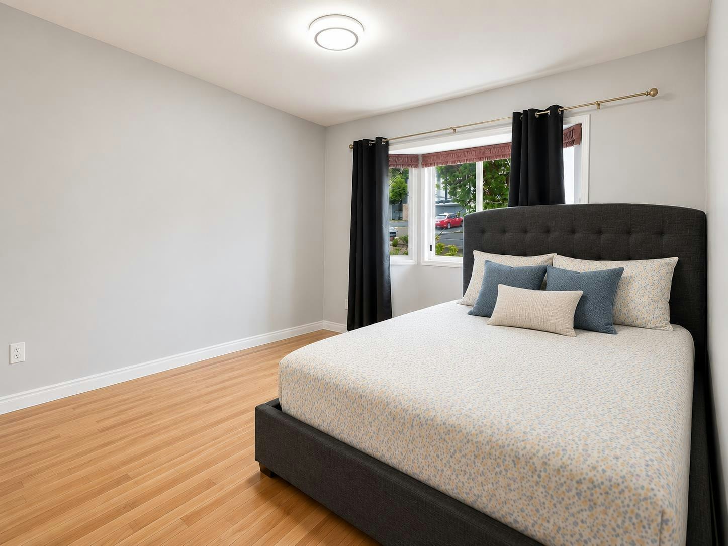 12191 101a Avenue, Surrey, BC, V3V 2Z9 - 12