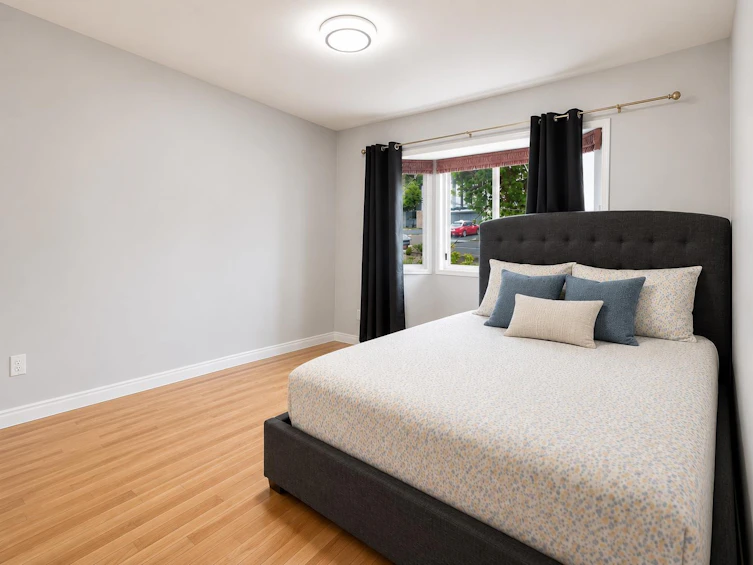 12191 101a Avenue, Surrey, BC, V3V 2Z9 - 12