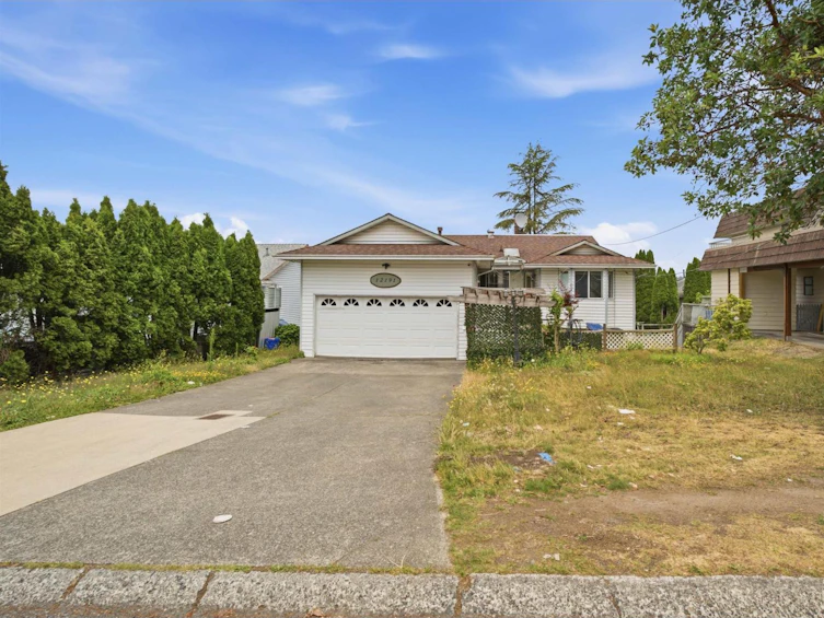 12191 101a Avenue, Surrey, BC, V3V 2Z9