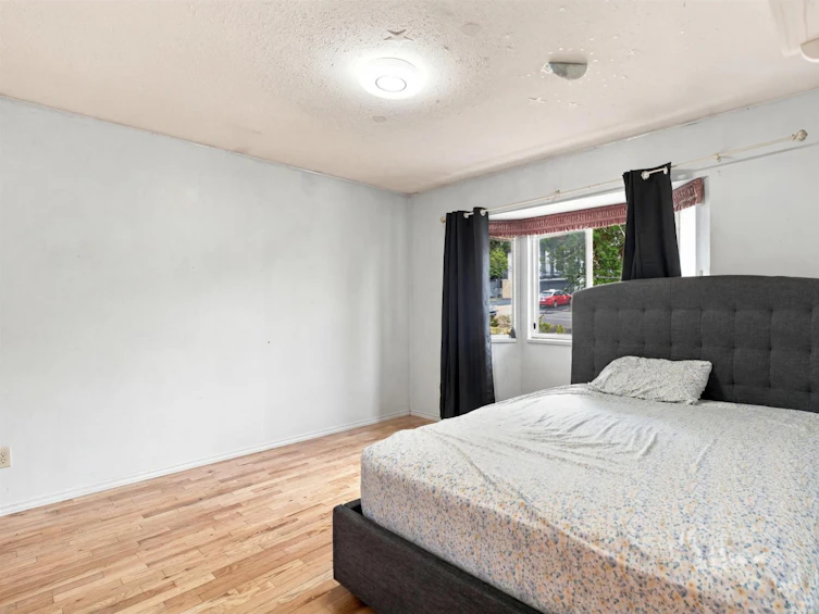 12191 101a Avenue, Surrey, BC, V3V 2Z9 - 14