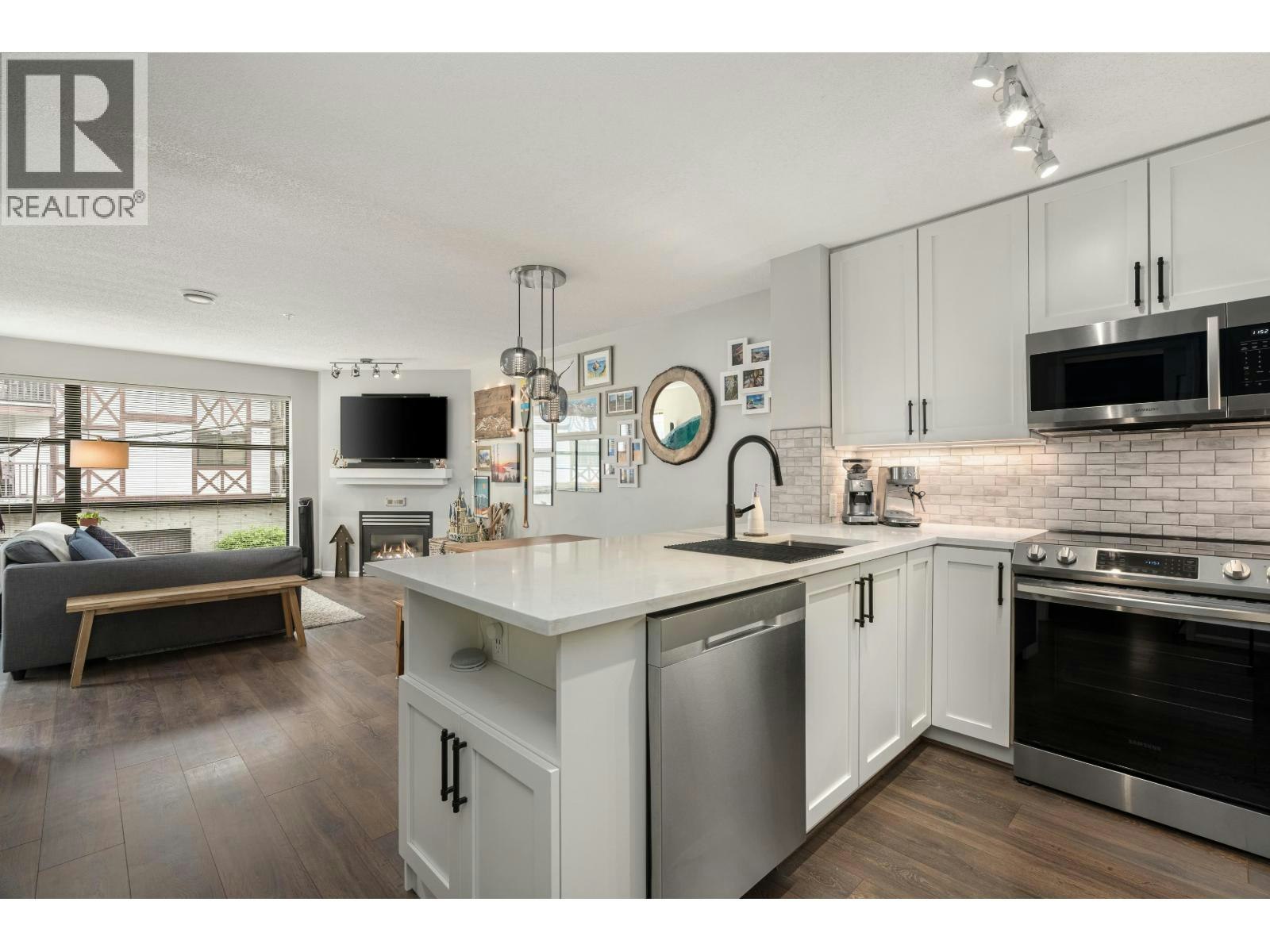 305-124 W 3rd Street, North Vancouver, BC, V7M 1E8