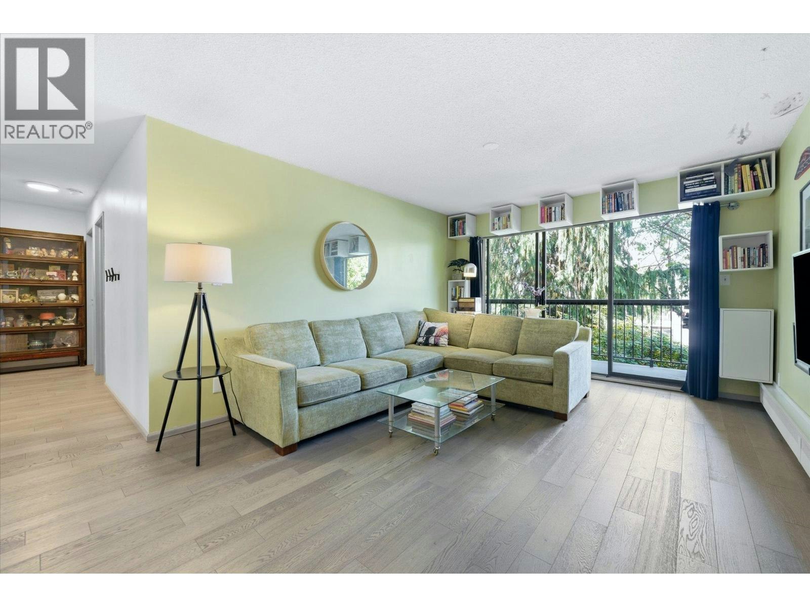 201-1622 Frances Street, Vancouver, BC, V5L 1Z4