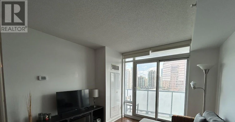 1310-5740 Yonge Street, Toronto, ON, M2M 0B1 - 2
