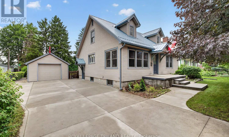 11 Maple Street E