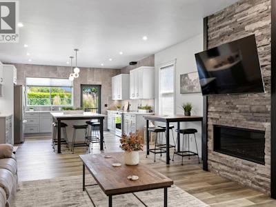 712 Lake Court - 3