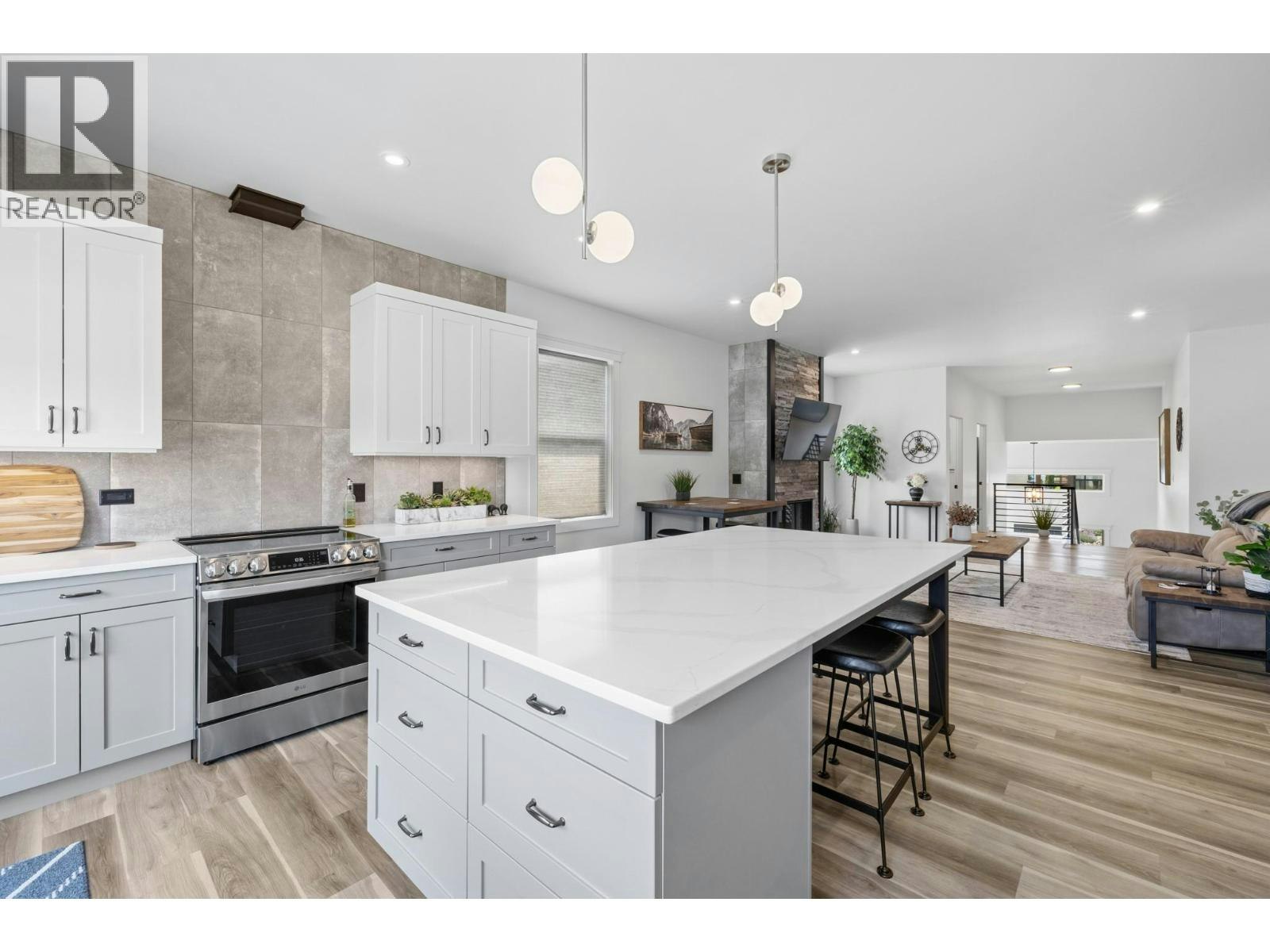 712 Lake Court, West Kelowna, BC, V1Z 0A3 - 10