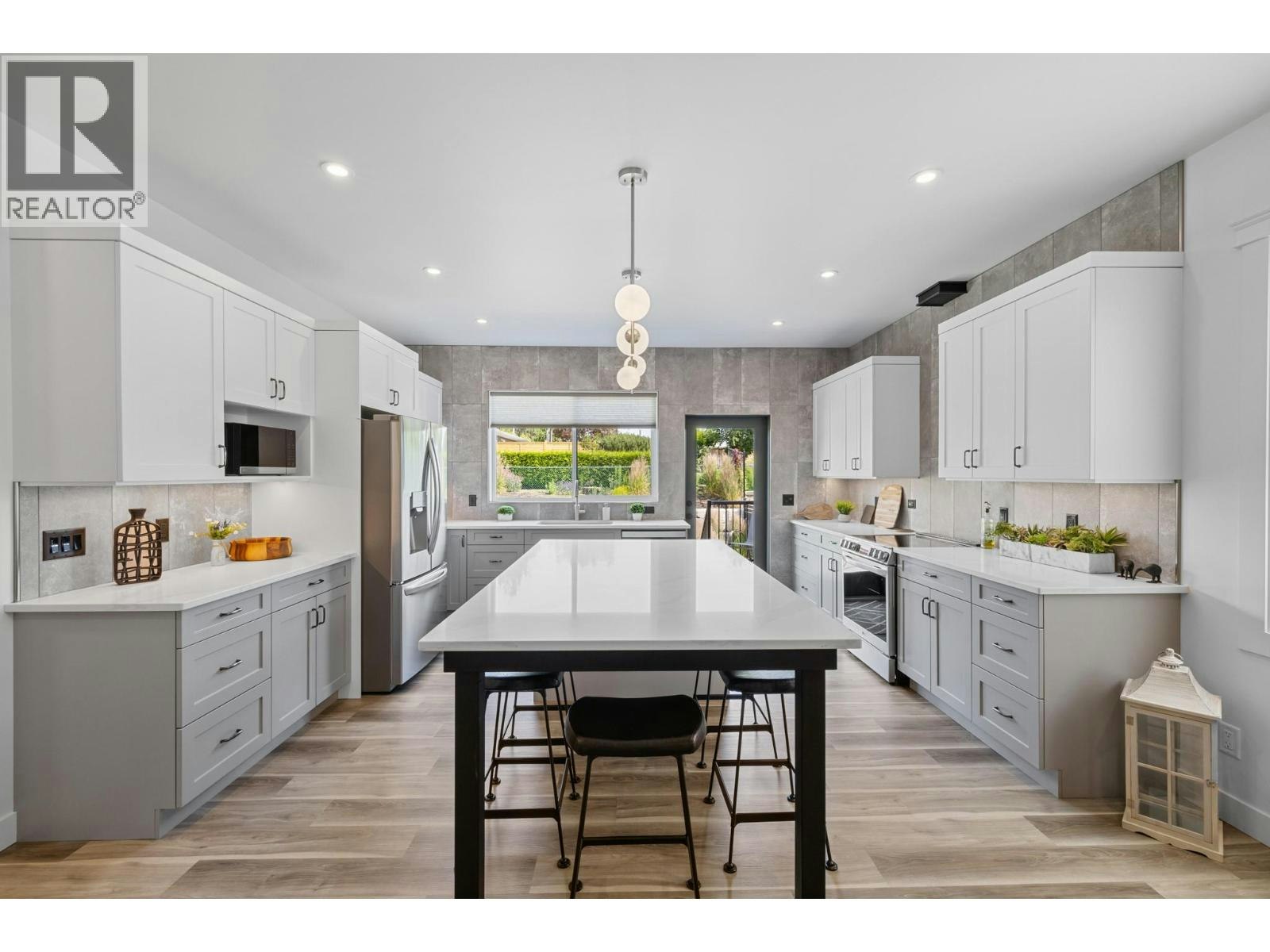 712 Lake Court, West Kelowna, BC, V1Z 0A3 - 11