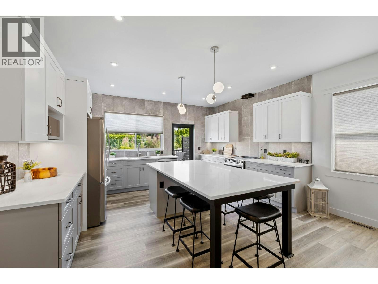 712 Lake Court, West Kelowna, BC, V1Z 0A3 - 6