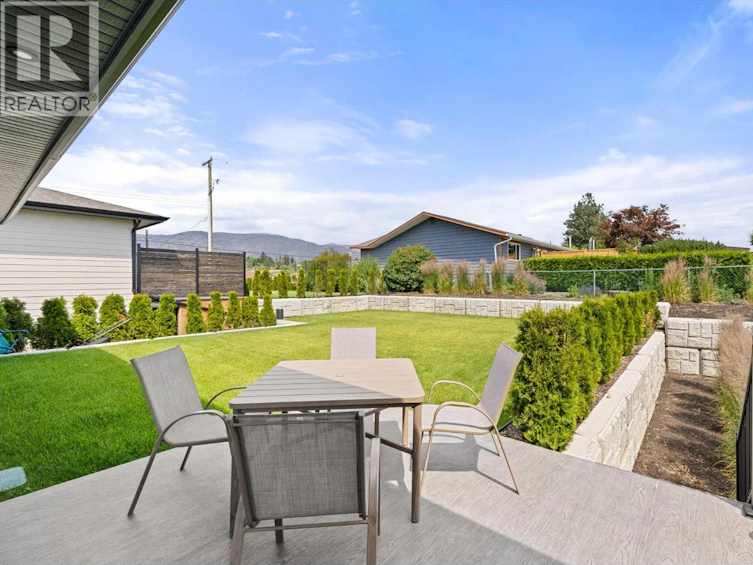 712 Lake Court, West Kelowna, BC, V1Z 0A3 - 23