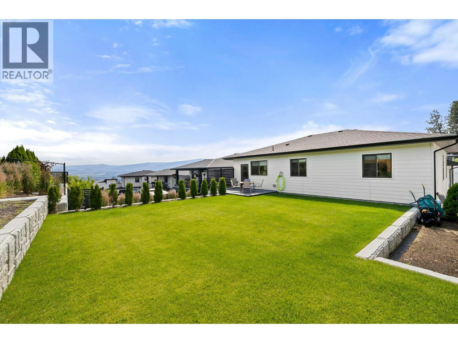 712 Lake Court, West Kelowna, BC, V1Z 0A3 - 24