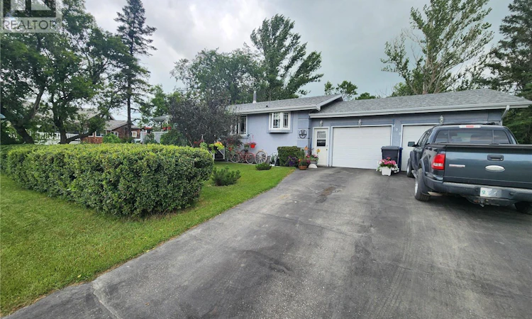 808 Assiniboia Avenue