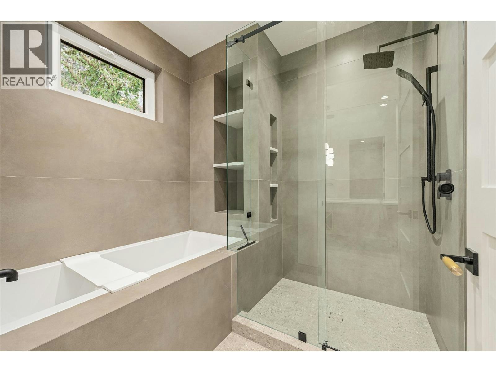 2843 Lakeridge Road, West Kelowna, BC, V1Z 1Y1 - 45