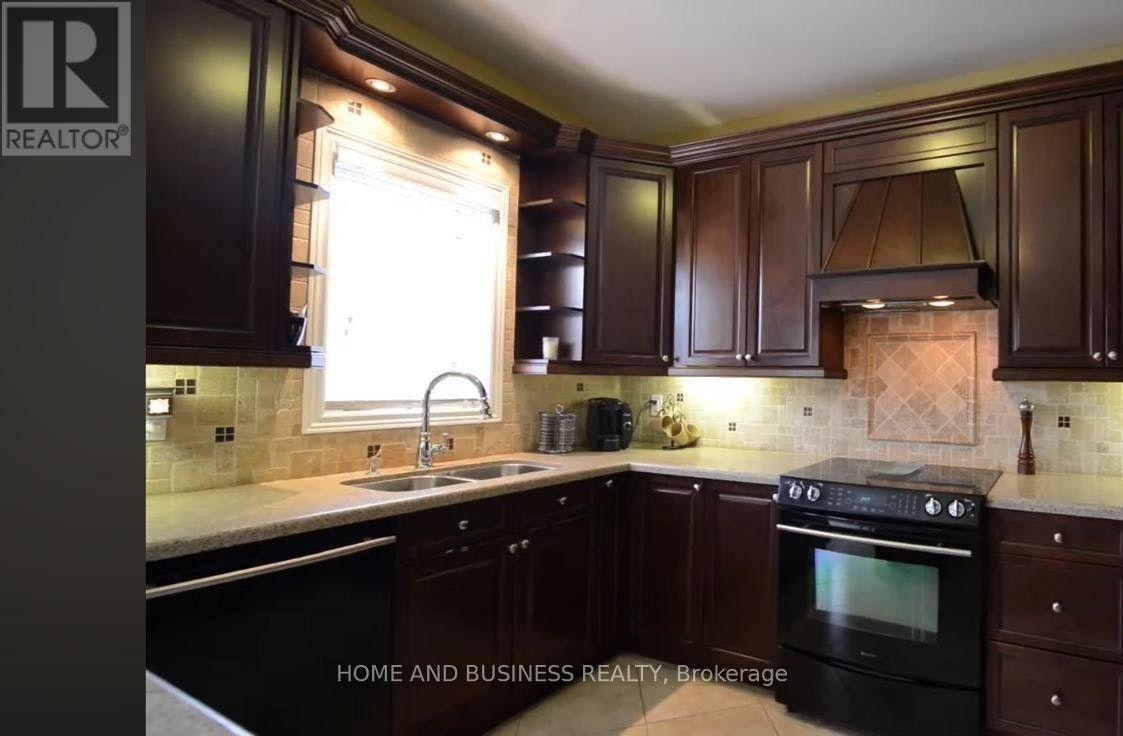 3285 Paul Henderson Drive, Mississauga, ON, L5M 0H5 - 8