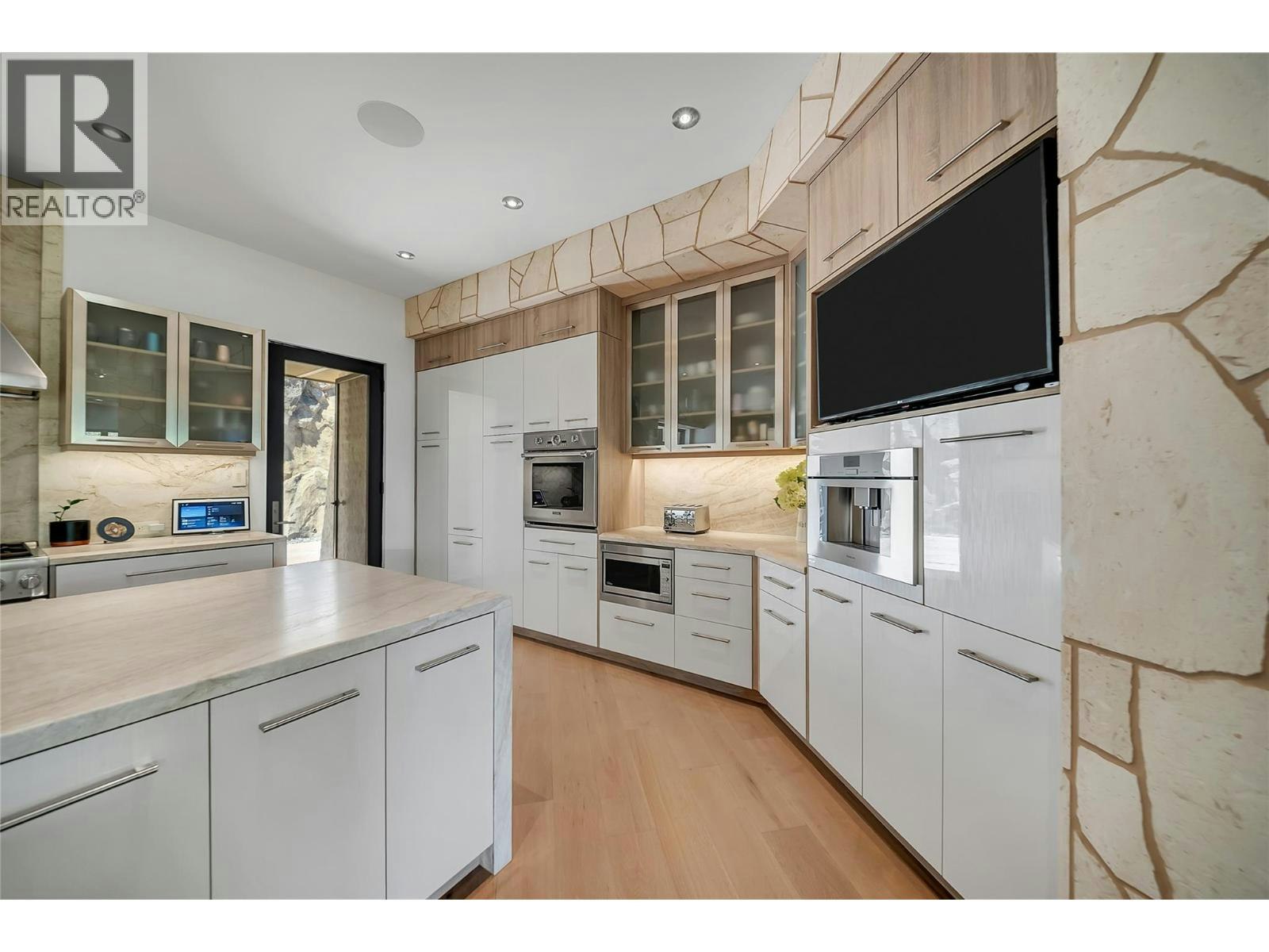 732 Highpointe Place, Kelowna, BC, V1V 2Y3 - 7