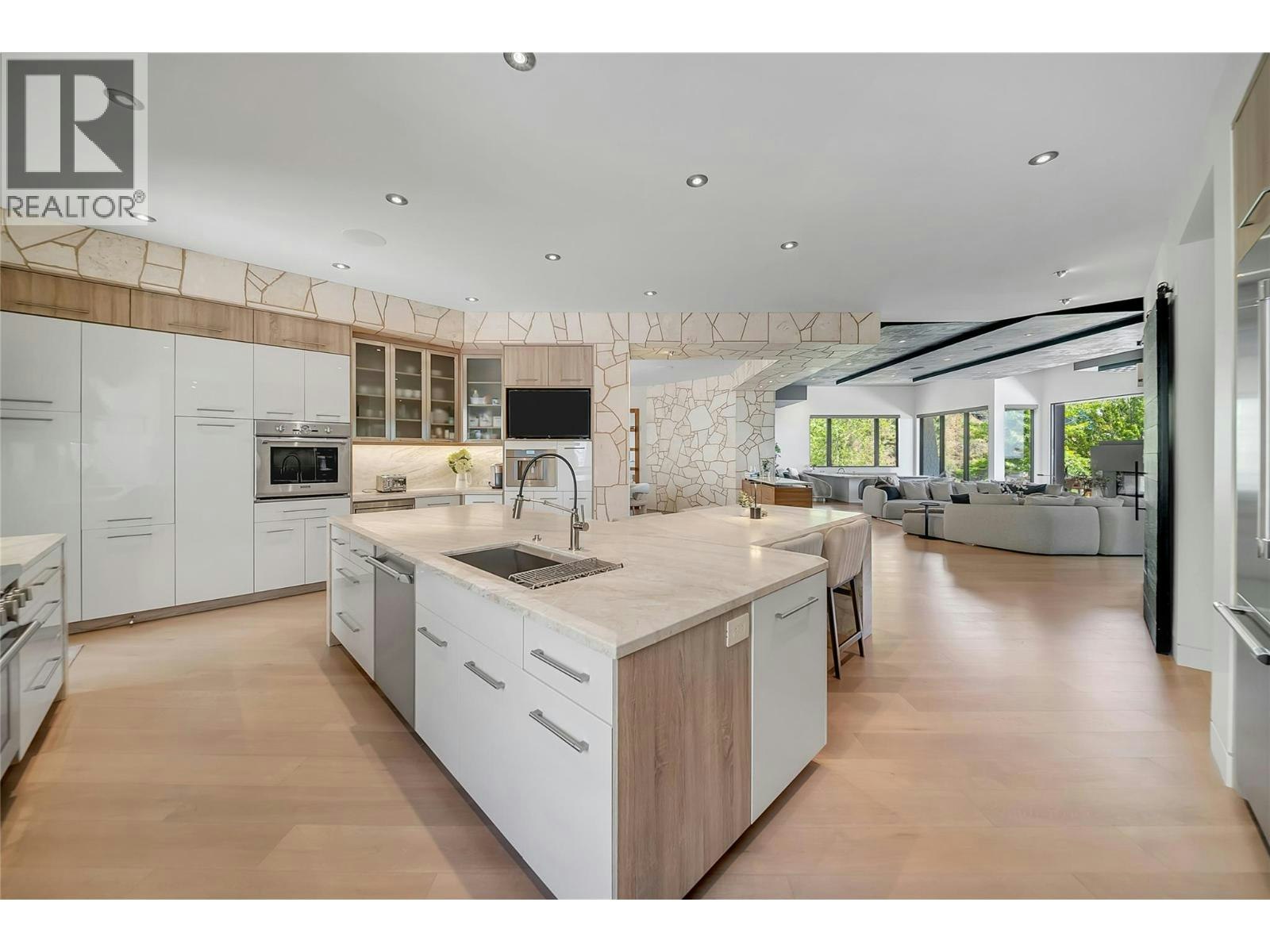 732 Highpointe Place, Kelowna, BC, V1V 2Y3 - 10