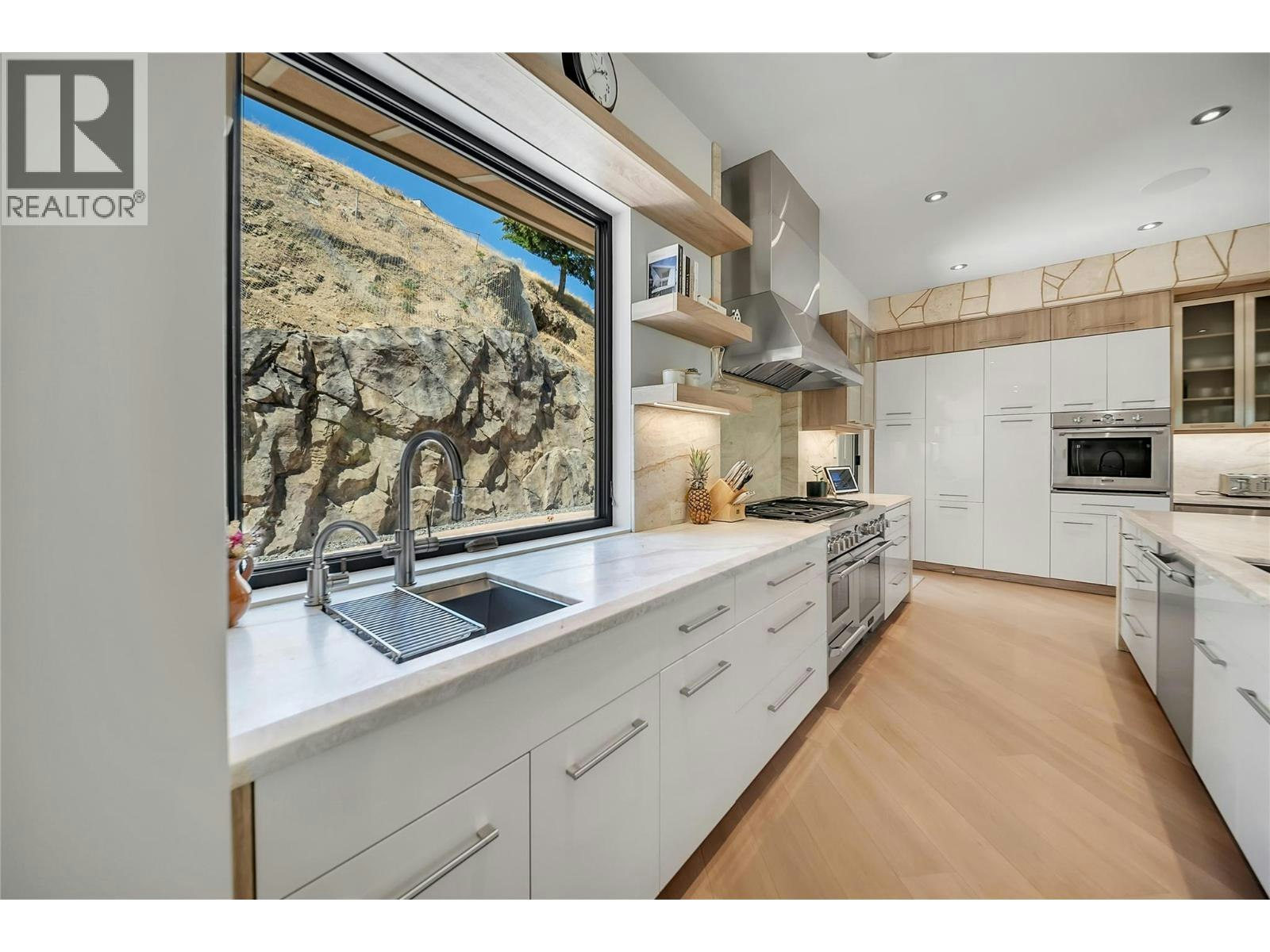 732 Highpointe Place, Kelowna, BC, V1V 2Y3 - 11