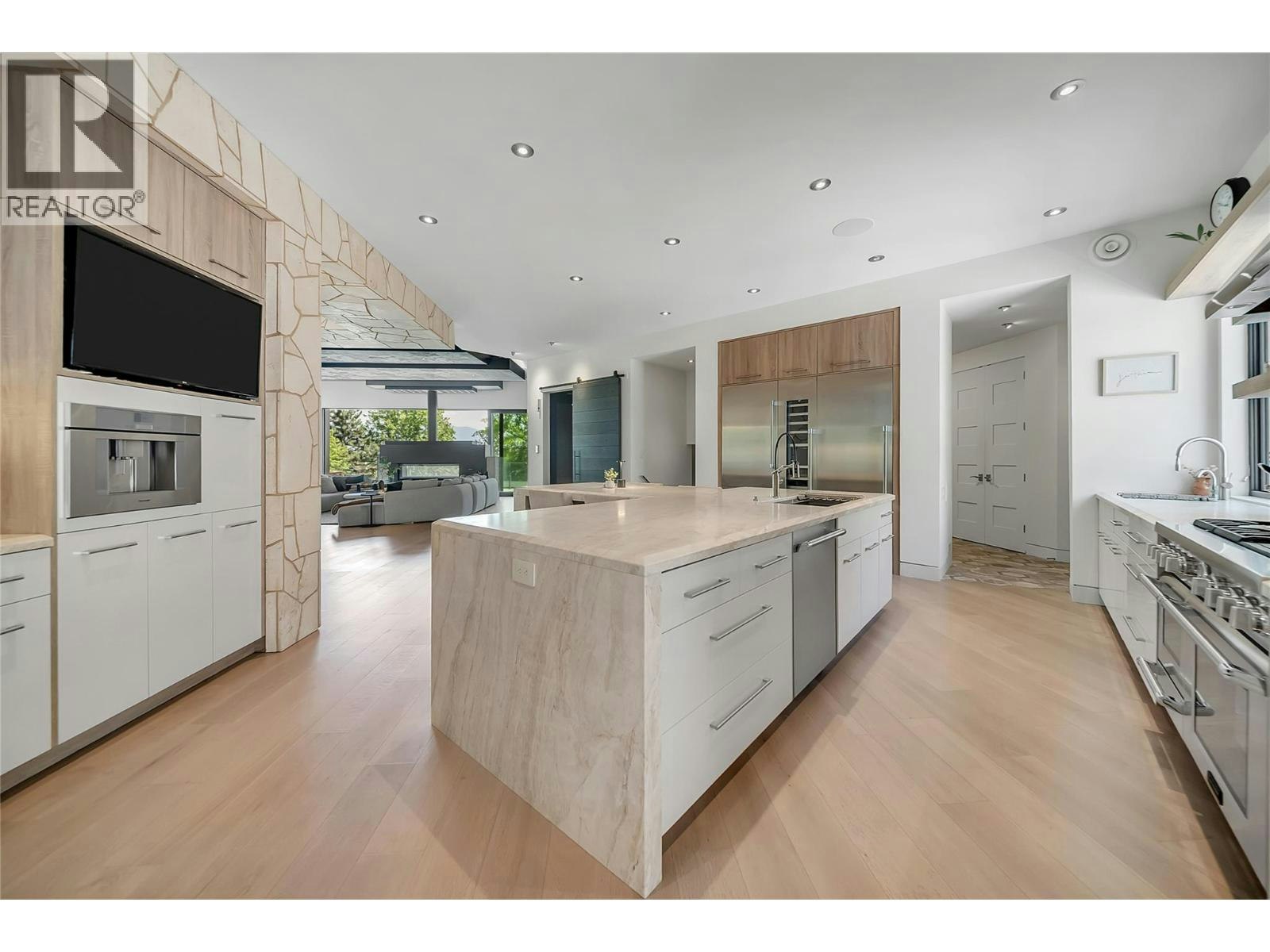 732 Highpointe Place, Kelowna, BC, V1V 2Y3 - 8
