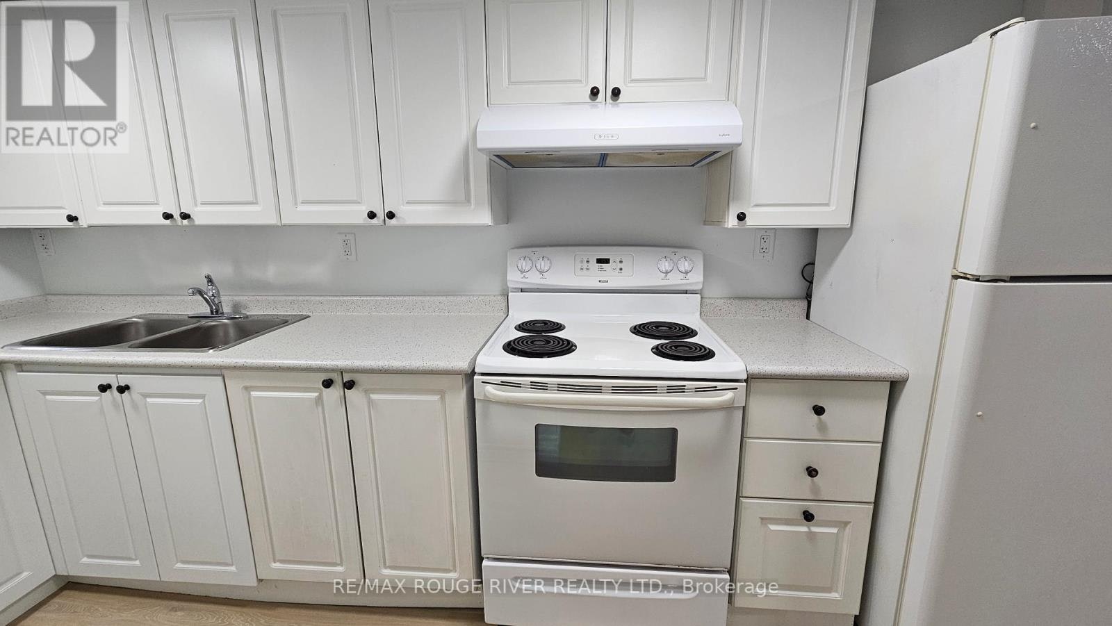 332 Rosedale Drive, Whitby, ON, L1N 1Z3 - 9