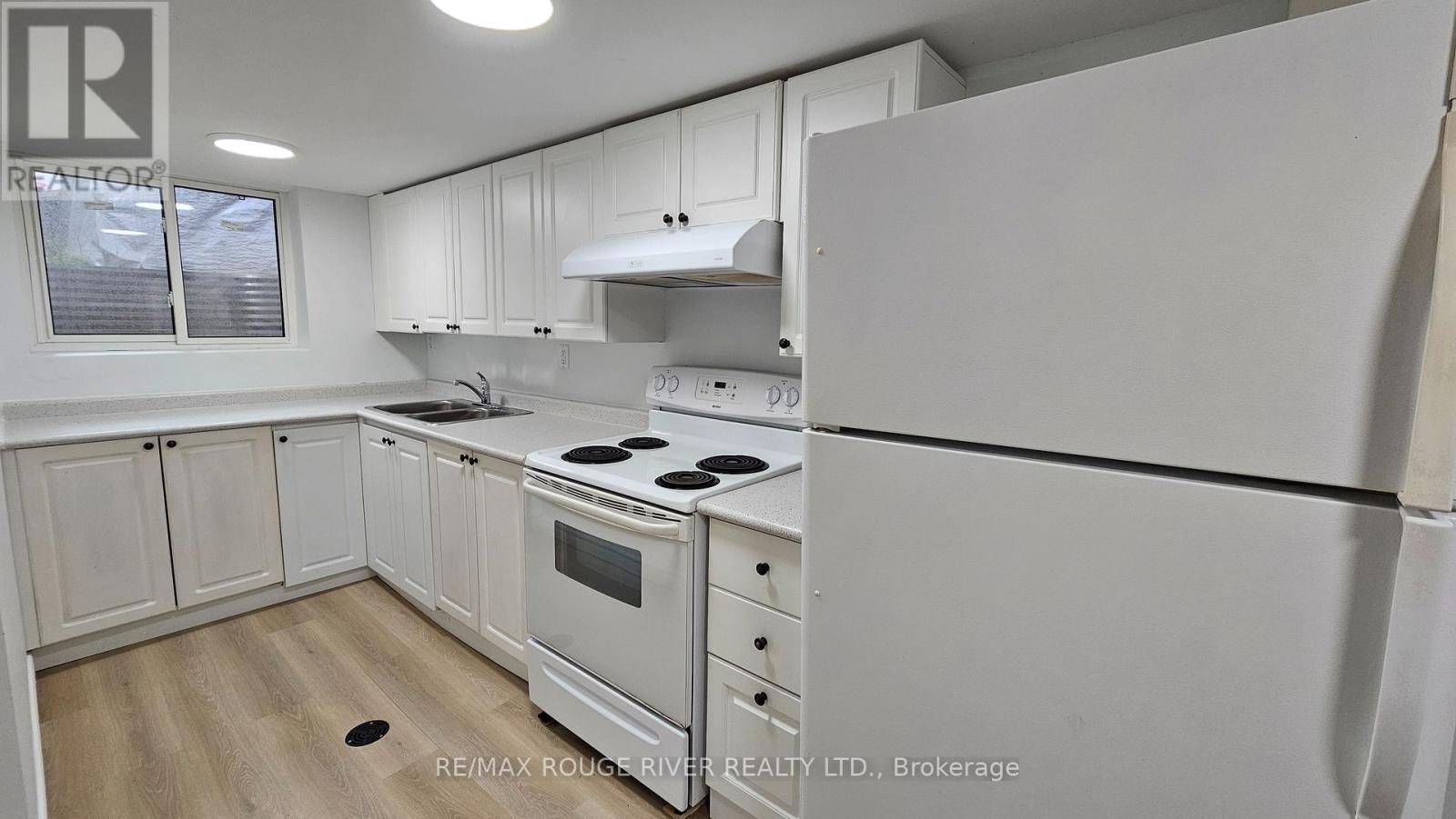 332 Rosedale Drive, Whitby, ON, L1N 1Z3 - 6