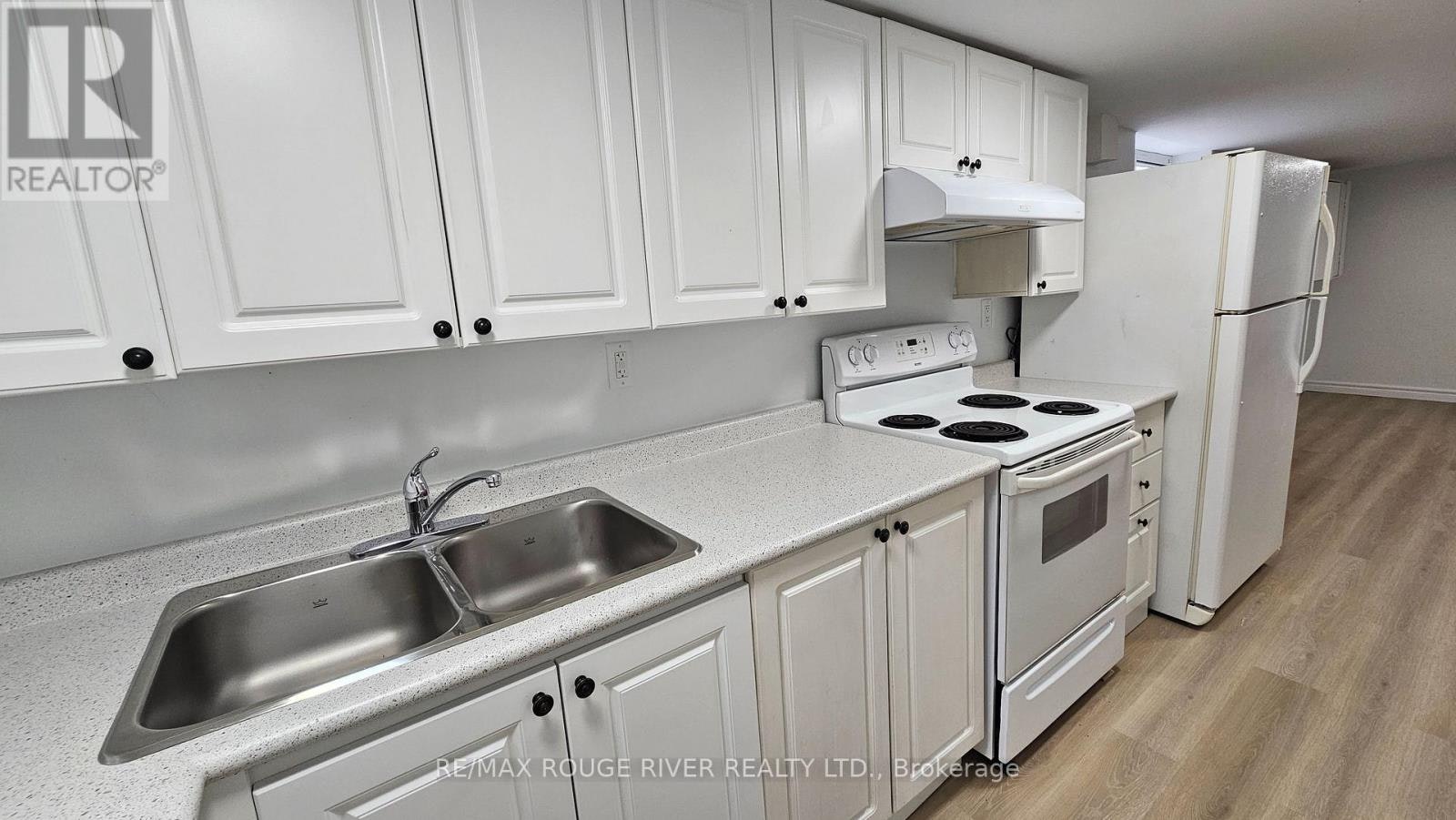 332 Rosedale Drive, Whitby, ON, L1N 1Z3 - 10