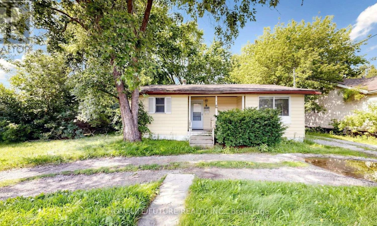 804 Dundas Street W