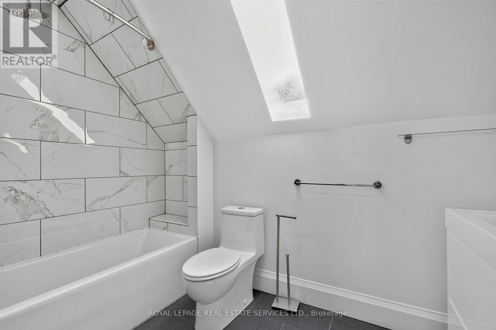 UPPER 2ND/3RD-27 St Johns Road, Toronto, ON, M6P 1T7 - 16