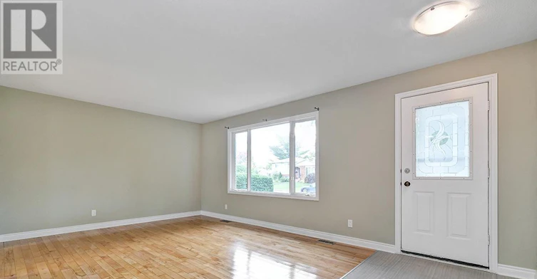 397 Phoenix Crescent, Ottawa, ON, K1E 1V6 - 5