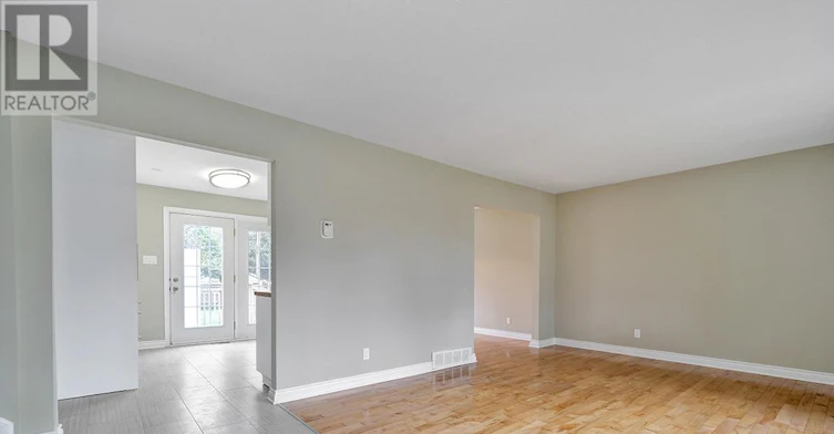 397 Phoenix Crescent, Ottawa, ON, K1E 1V6 - 6