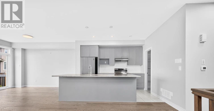 547 Muskari Street, Ottawa, ON, K1T 0S3 - 8