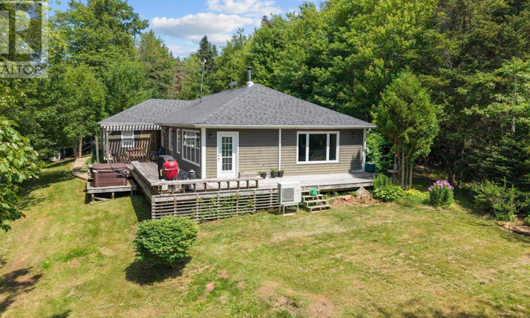 843 Rattenbury Road