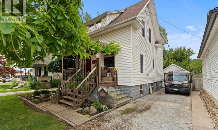 11 Victoria Avenue North