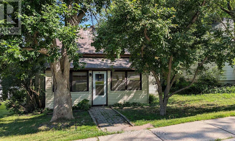 18 Susan Street W