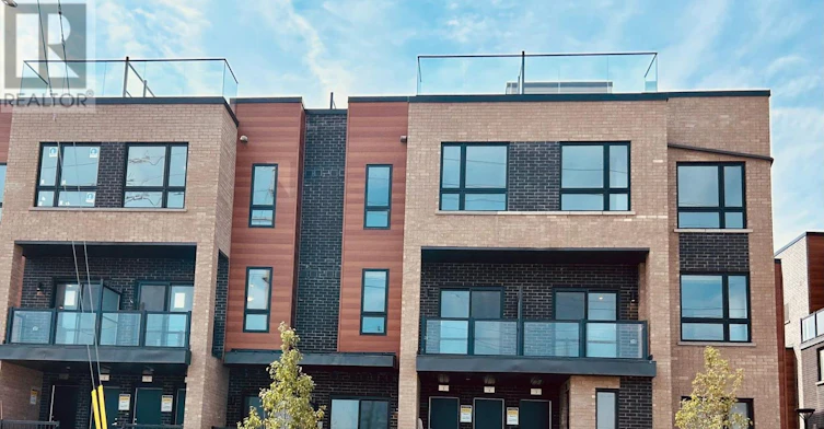 1-16 Lytham Green Circ Circle, Newmarket, ON, L3Y 0H3
