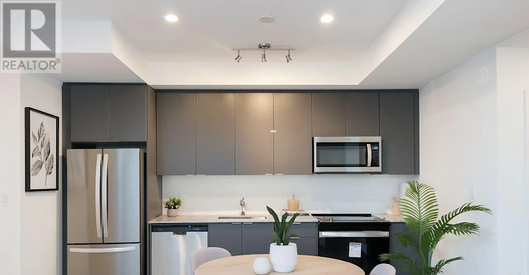 1-16 Lytham Green Circ Circle, Newmarket, ON, L3Y 0H3 - 2