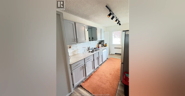 2437 Riverside Drive West, Windsor, ON, N9B 1B2 - 9
