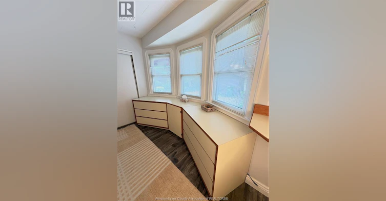 2437 Riverside Drive West, Windsor, ON, N9B 1B2 - 11